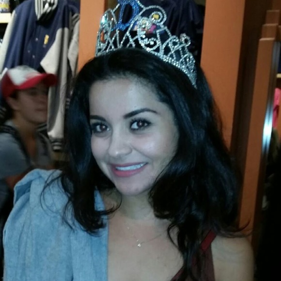 Meet your Posher, Aylin - Picture 1 of 1